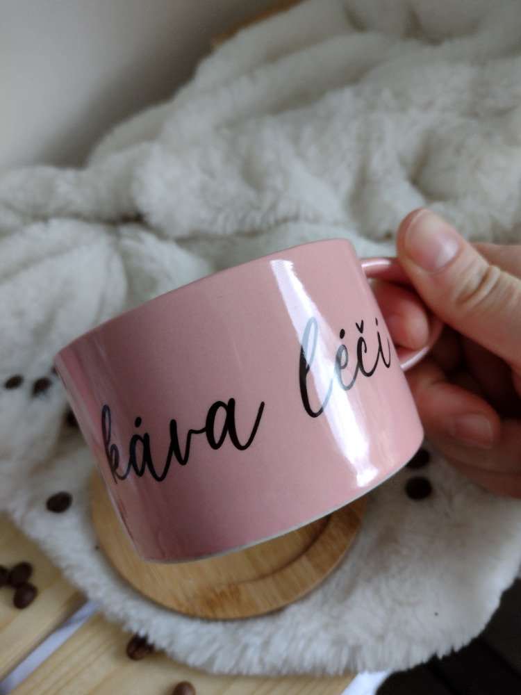 Makronka "Nošení a káva léčí"