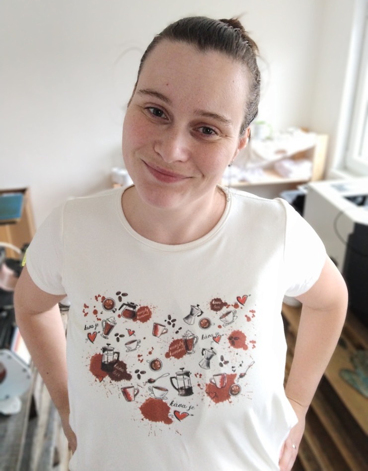 Kojící halenka Kafe je láska