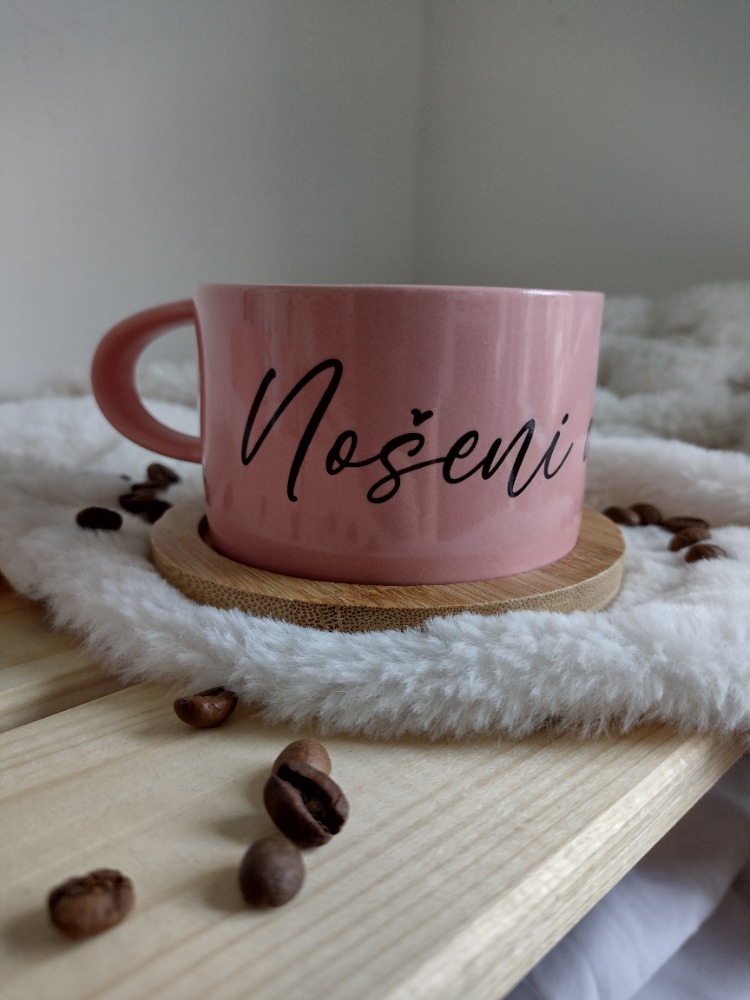 Makronka "Nošení a káva léčí"