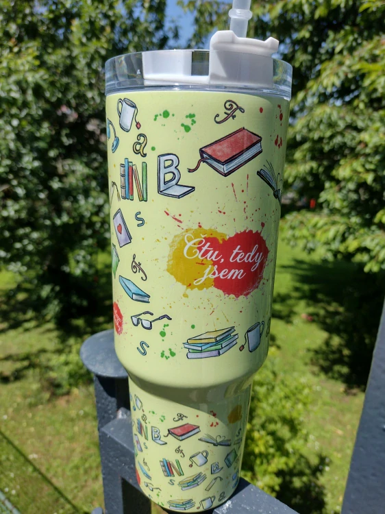 MAXI Termohrnek Čtu, tedy jsem! Žlutý 